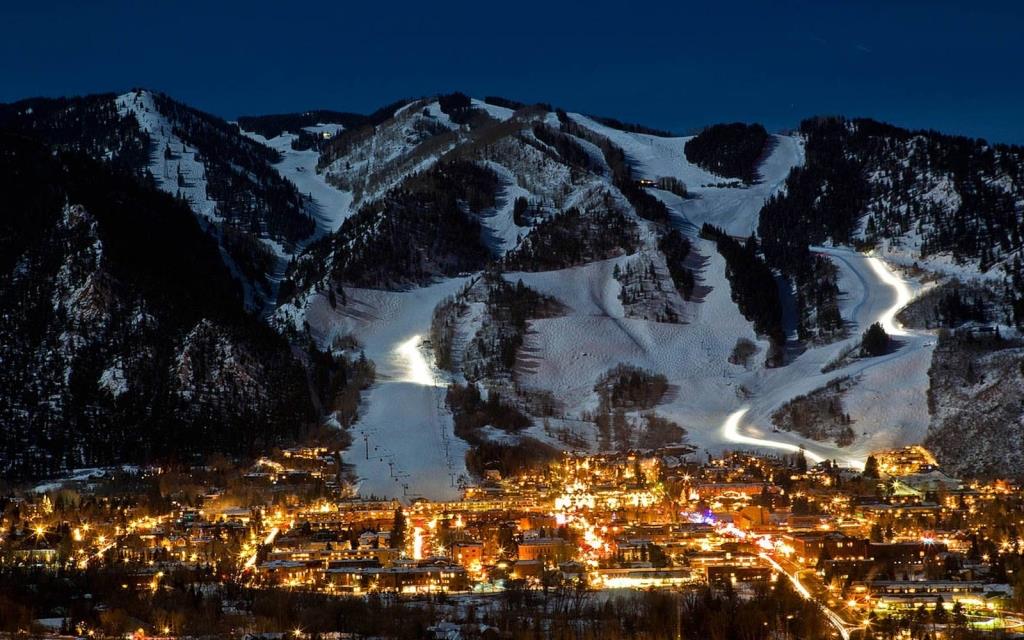 The village of Aspen by the mountain